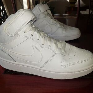 Nike White Air Force 1 Sneakers Classic Design